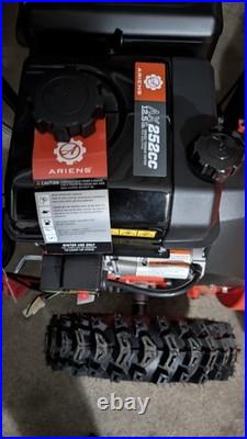 Ariens, Deluxe 28in. 252cc Two Stage Snowblower, Clearing Width 28 in, Engine