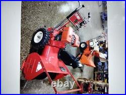 Snowblower Vintage Toro 826 In Excellent condition and cranks with only one pull