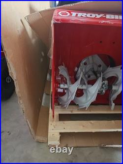 Troy-Bilt Storm 2420 208 cc Two-Stage Gas Snow Blower Electric 24-Inch